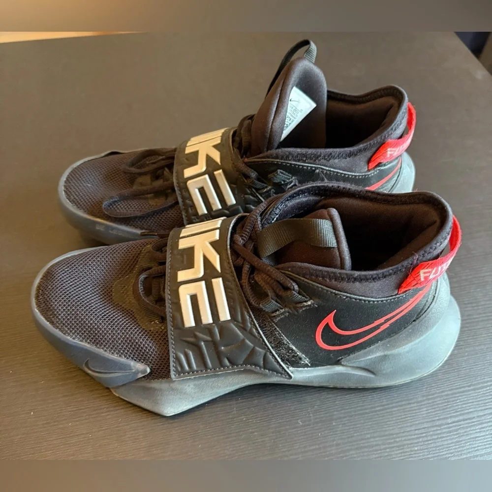 Nike Future Court 3 Grade School Kids' Basketball Shoes Size 4.5